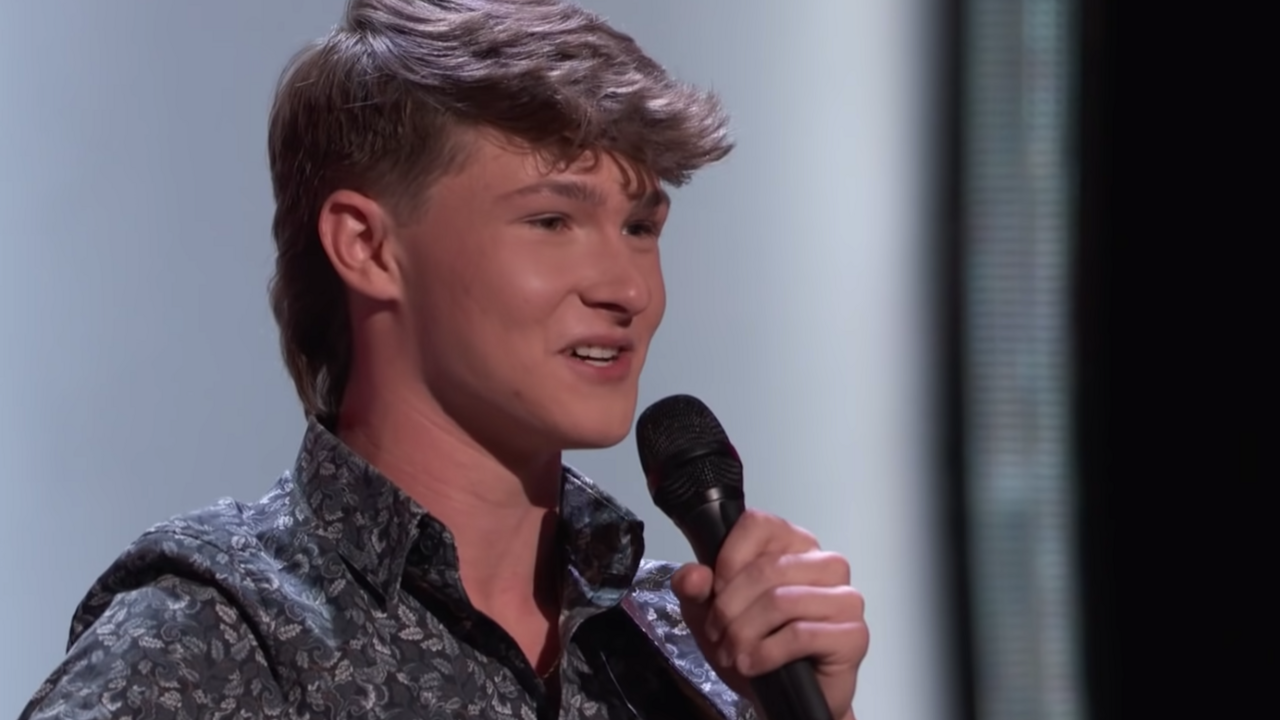 'The Voice': 17-Year-Old Carson Peters Gets a 4-Chair Turn -- Will He